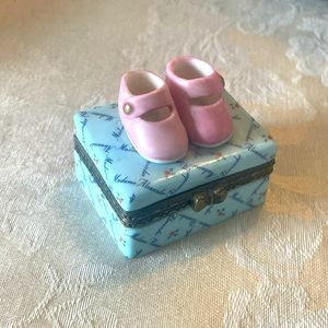 Vintage MADAME ALEXANDER Circa 1999 Ceramic TRINKET BOX "Love is in the details”